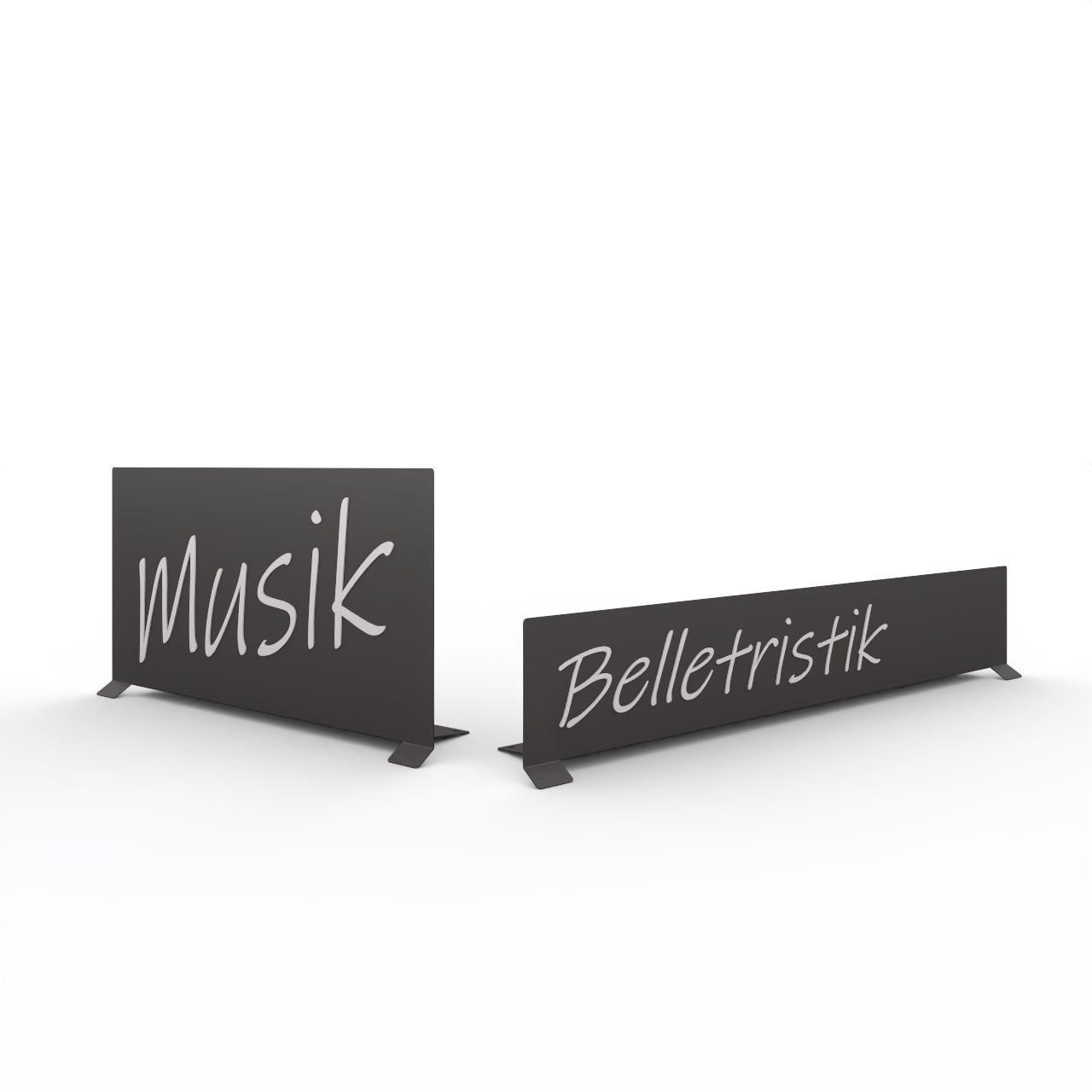 Beschriftungsaufsteller H100 mm Beschriftungsaufsteller aus Metall, lackiert zum Beschriften mit: - Kreidestiften - Klebebuchstaben Breite: 600 mm Tiefe: 96 mm Höhe: 111 mm Oberfläche:Anthrazitgrau (ähnl. RAL 7016) matt