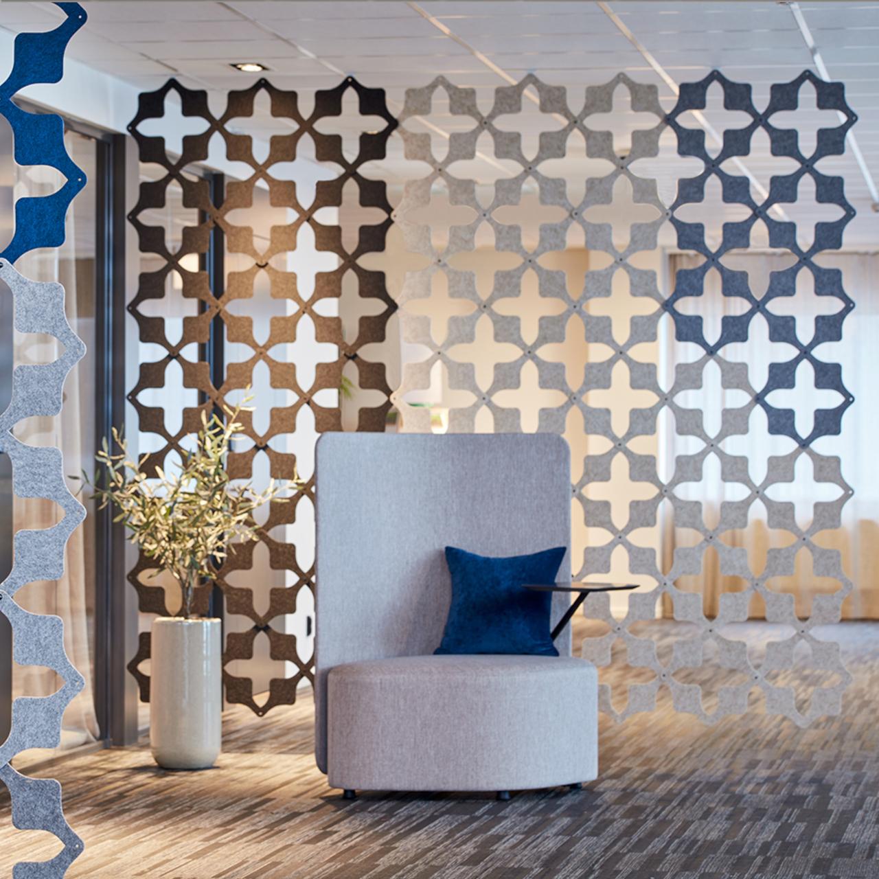 Cobogo Hängepaneele 3er Pack Vertikale Hängepaneele aus geformten Filz 3er Pack, Maße je Stück: Breite:372 mm Dicke: 5 mm Höhe:372 mm Oberfläche:Kies