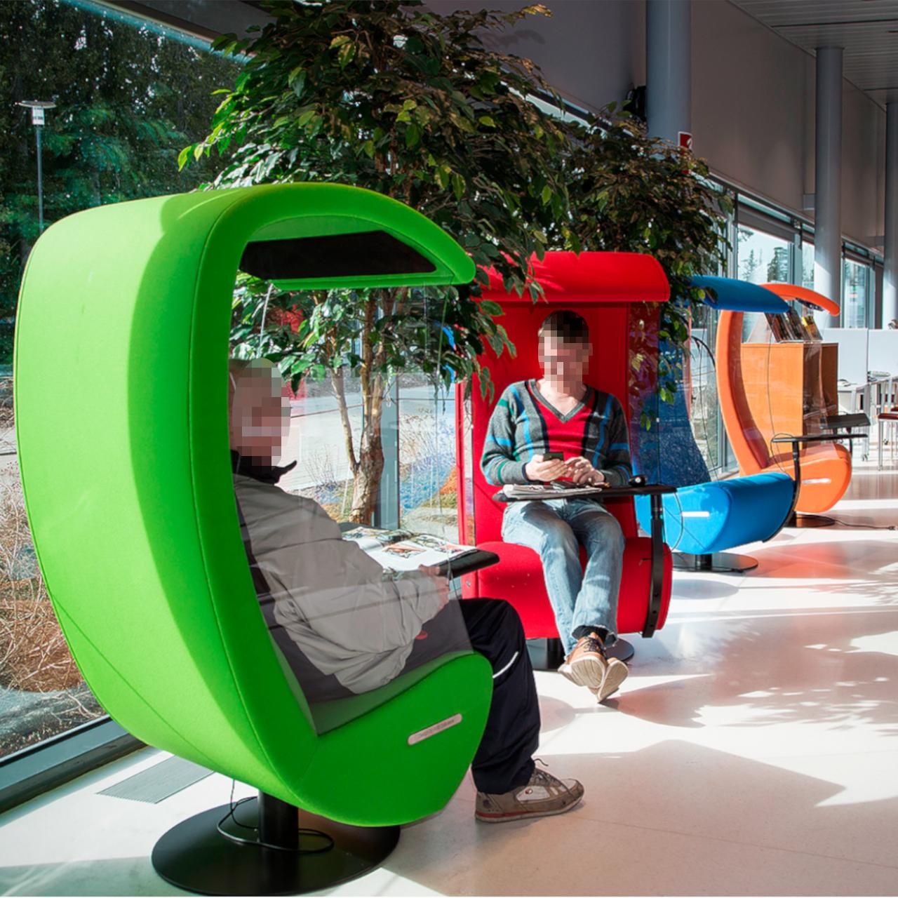 Akustik Hörsessel sshh 5.1S mit PC-Tisch Akustik Hörsessel sshhh 5.1S Ausstattung mit: - Lautsprecher und Verstärker Audiostecker: - USB-C Stecker - Lightning Stecker (Apple) - Klinkenstecker (Audio) - großer PC-Ablagetisch drehbar (schwarz) - Steckdose 220V - USB Charger 2.5A Breite:690 mm Ti